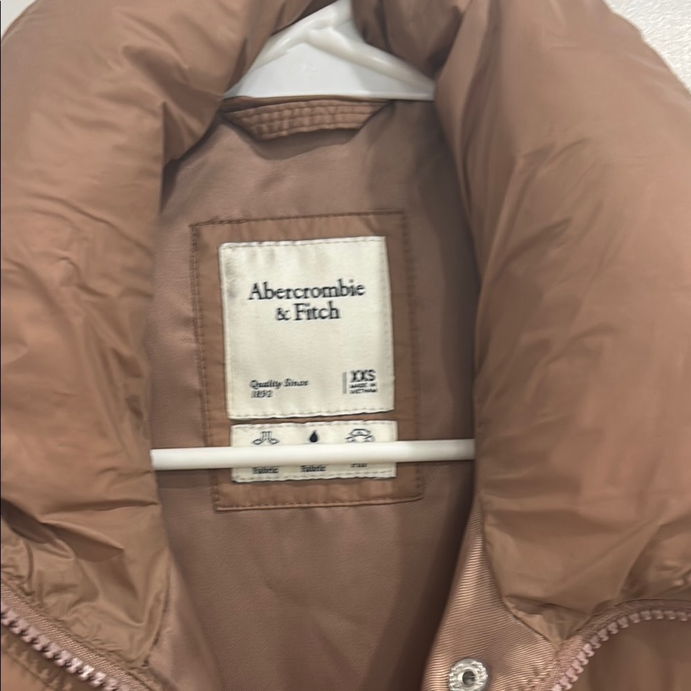 Abercrombie & Fitch Oversized Puffer Vest XXS - Picture 2 of 4